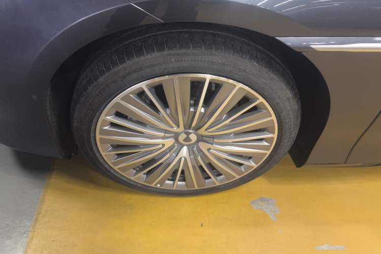 Used Denza Z9 2024 1100 km All-Wheel-Drive Ultra Version