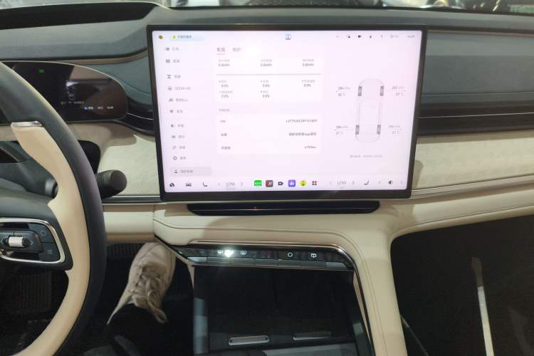 Used Zeekr 001 2026 Model 103° Four-Wheel Drive Ultra Version Audio And AC Panel