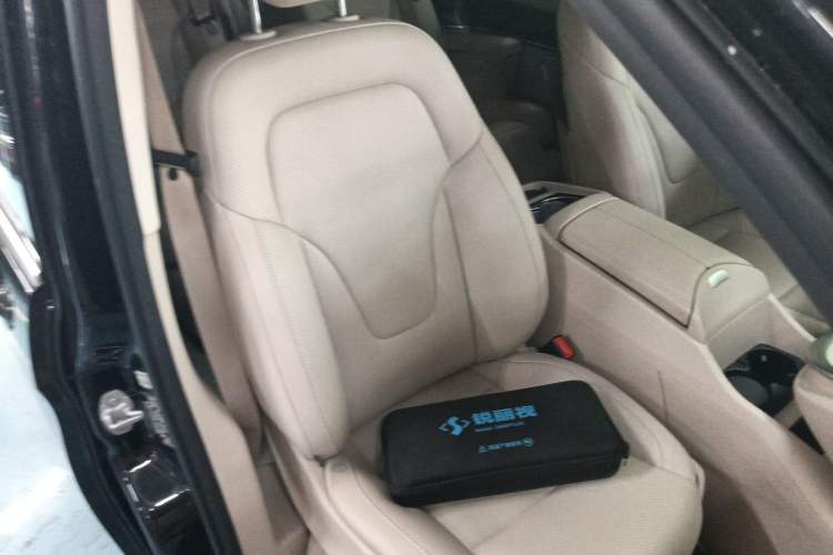 Used Mercedes-Benz V-Class 2021 V 260 Prestige Edition Right Front Seat