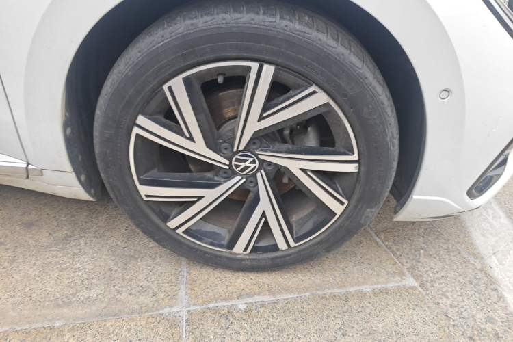 Used Volkswagen FAW-Volkswagen CC 2021 380TSI Striking Edition Right Front Wheel Hub