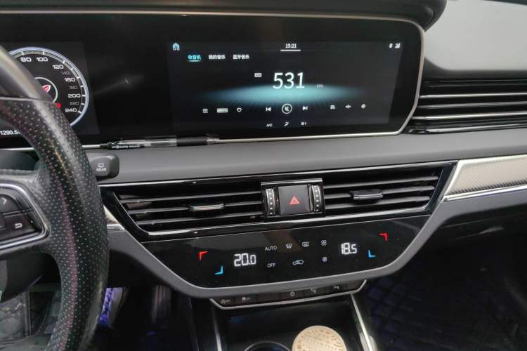 Used Hongqi HS5 2019 2.0T Smart Connect Flagship Edition Audio And AC Panel
