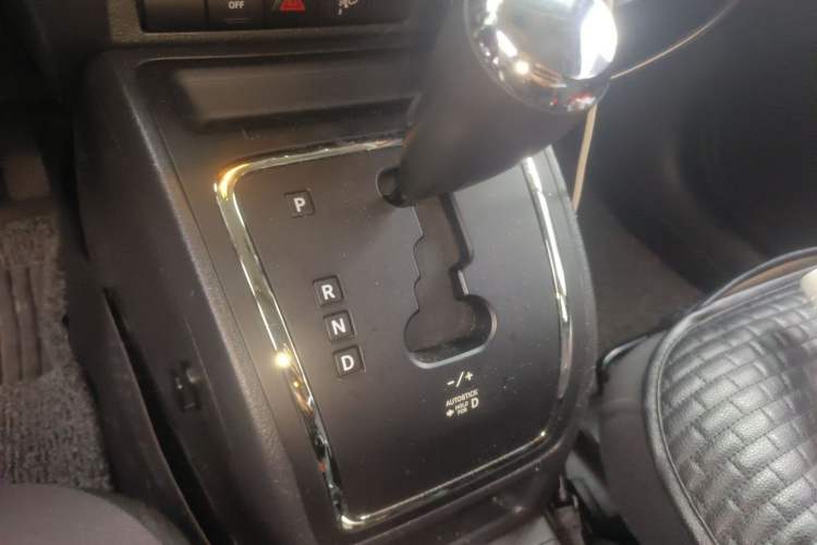 Used Jeep Patriot 2014 2.4L Sport Edition Gear Lever