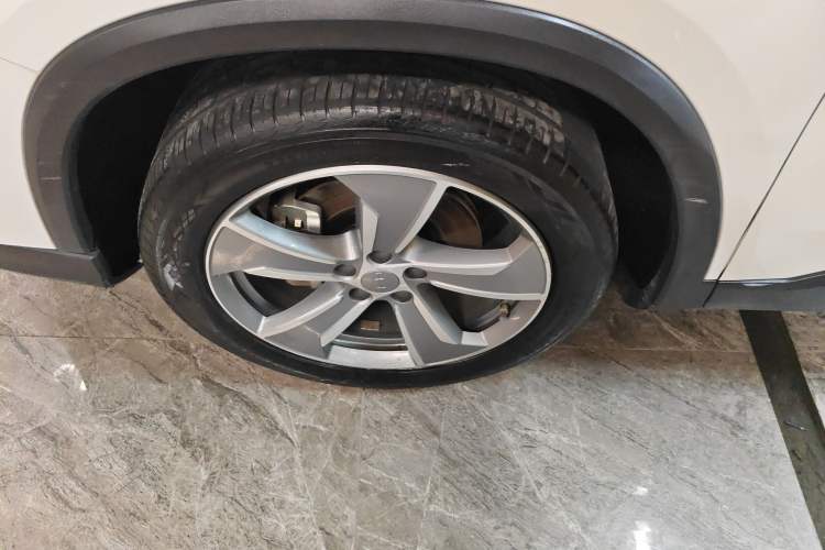 Used Geely Auto Haoyue L 2024 2.0T DCT Flagship Version Left Front Wheel Hub