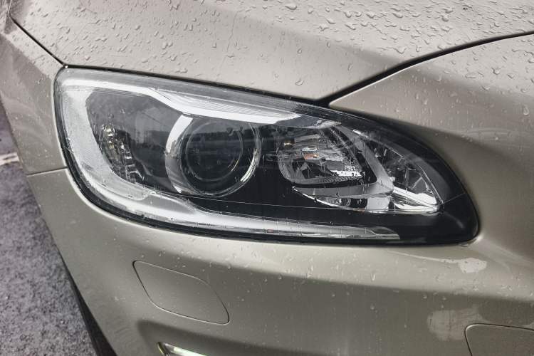 Used Volvo S60 New Energy 2018 S60L E-Drive Hybrid T6 Progressive Edition Right Front Headlight