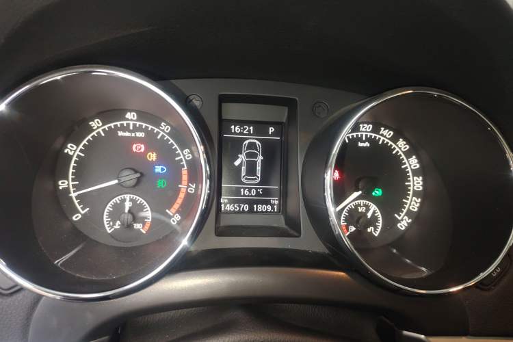 Used Skoda Yeti 2014 1.4 TSI DSG Polar Edition Instrument Cluster