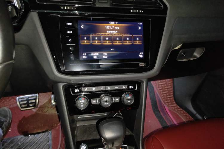 Used Volkswagen Tiguan L 2020 330TSI Automatic Two-Wheel Drive R-Line Flagship Version China VI Standard Audio And AC Panel