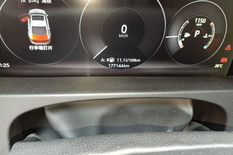 Used Jaguar XFL 2019 XFL 2.0T 250 PS Two-Wheel-Drive Luxury Edition Odometer Close Up