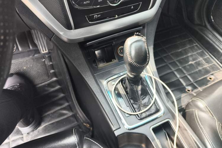 Used Geely Auto Emgrand 2016 Sedan 1.5L CVT Upward Version
