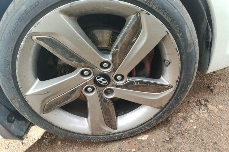 Used Hyundai Veloster 2012 1.6T Automatic Luxury Edition Right Front Wheel Hub