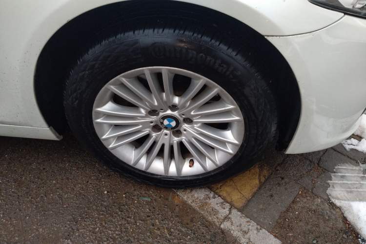 Used BMW 5 Series 2014 525Li Leading Model
