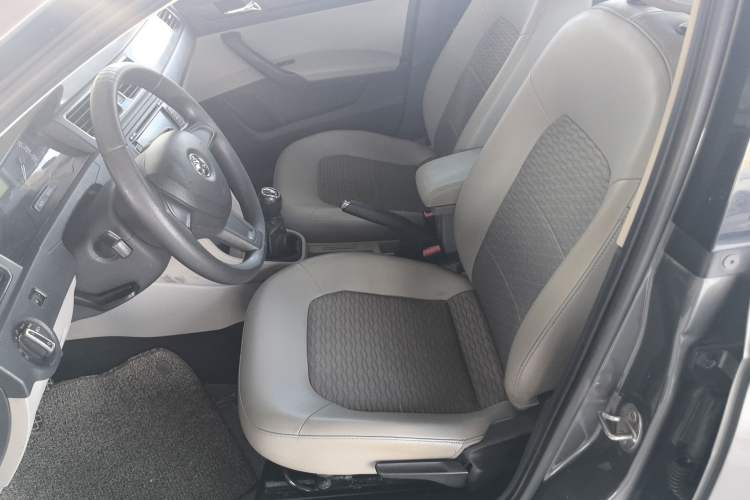 Used Skoda Rapid 2015 1.6L Manual Smart Selection Model