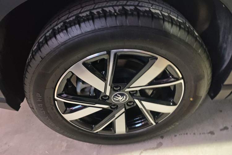 Used BYD Song Pro New Energy 2024 HONOR Edition DM-i 71KM Navigation Model Right Rear Wheel Hub