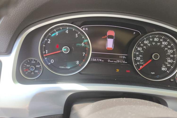 Used Volkswagen Touareg  Odometer Close Up