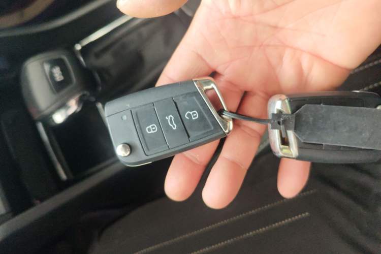 Used Skoda Kodiaq 2019 Facelifted TSI330 5-Seater Two-Wheel-Drive Luxury Enjoyment Edition China VI Standard Vehicle Key