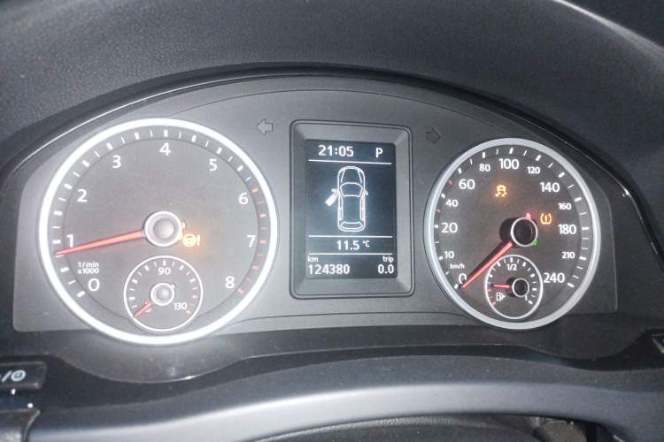 Used Volkswagen Tiguan L 2017 300TSI Automatic Two-Wheel Drive Silk Road Luxury Edition
