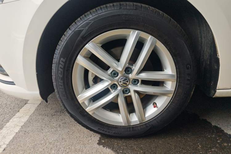 Used Volkswagen Gran Lavida 2015 1.6L Automatic Comfort Edition
