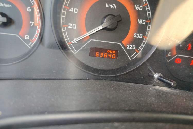 Used Soueast V3 Lingyue 2014 1.5L Manual Entry-Level Version Odometer Close Up