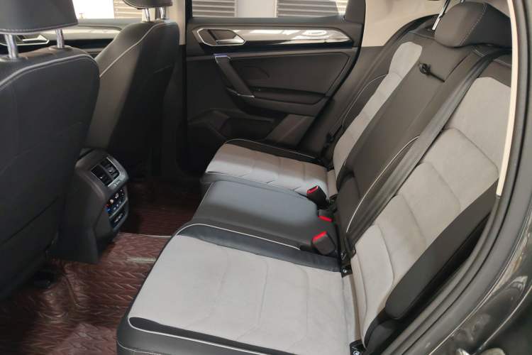 Used Volkswagen Tayron X 2020 330TSI Two-Wheel Drive Luxury Smart Connectivity Version Left Rear Seat