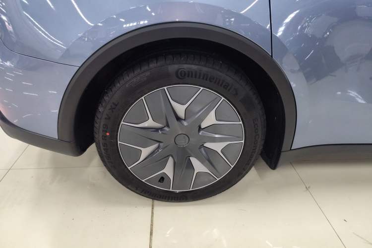 Used Tesla Model Y L 2025 Model Long-Range All-Wheel-Drive Version
