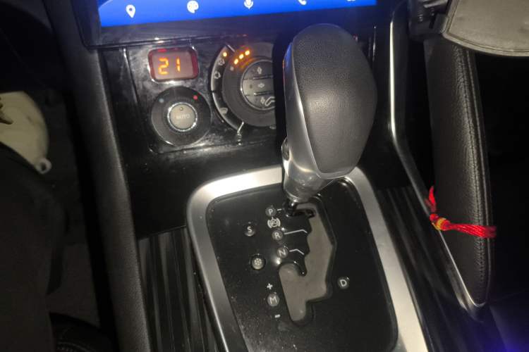 Used Peugeot 3008 2015 2.0L Automatic Trend Edition Gear Lever