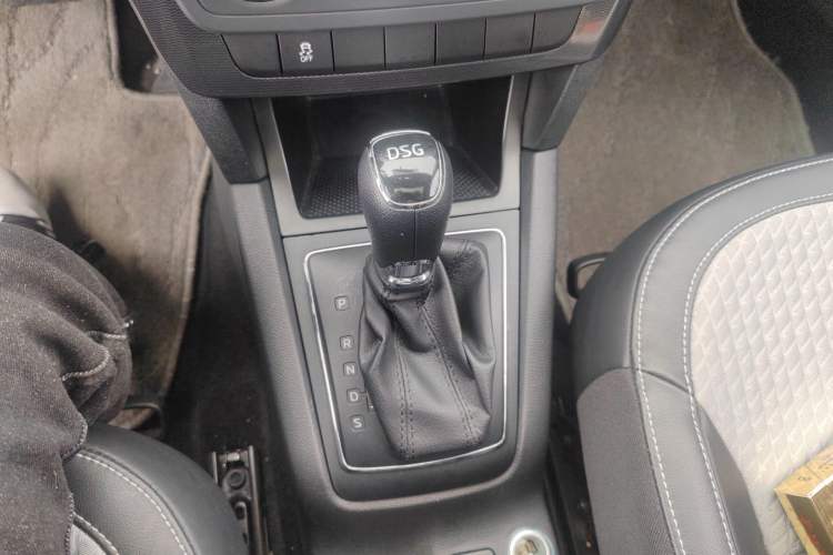 Used Skoda Yeti 2017 TSI280 DSG Advanced Edition Gear Lever