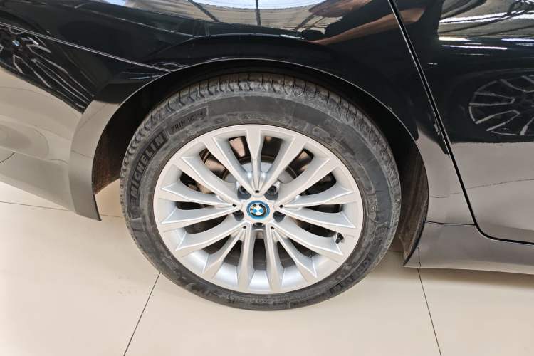 Used BMW 5 Series New Energy 2019 530Le Luxury Package Right Rear Wheel Hub