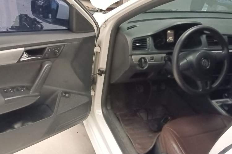 Used Volkswagen Lavida 2013 Revised Classic 1.6L Manual Fashion Edition Driver Seat