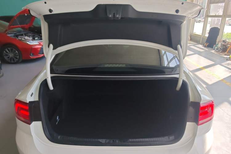 Used Volkswagen Lamando 2015 230TSI DSG Fashion Edition
