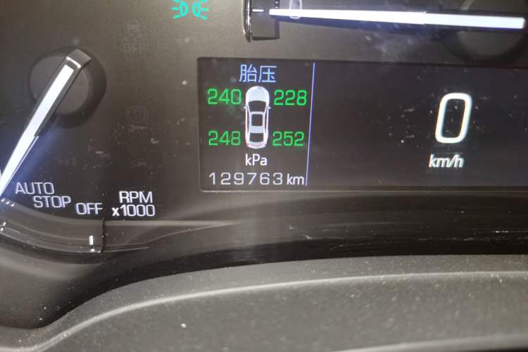 Used Cadillac XTS 2018 28T Tech Edition Odometer Close Up