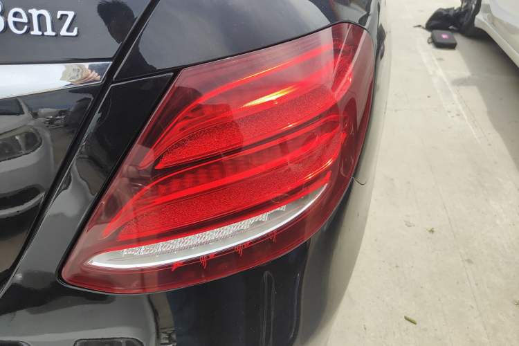 Used Mercedes-Benz E-Class 2019 Restyled E 300 L Sporty and Stylish Edition Exterior 3