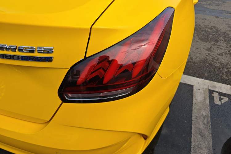 Used MG 5 2021 180 DVVT CVT Youth Luxury Edition
