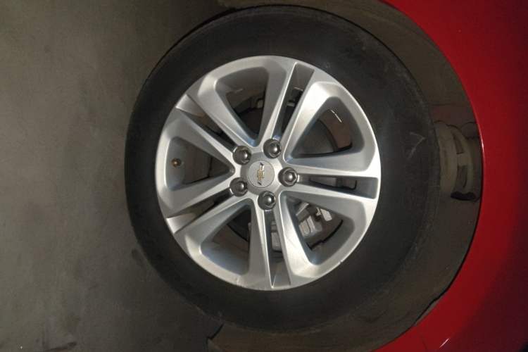 Used Chevrolet Cruze 2015 1.5L Manual Elite Edition Right Front Wheel Hub