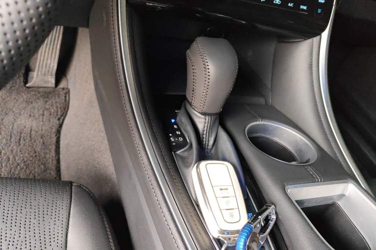 Used Toyota Avalon 2022 2.5L Touring Premium Edition Gear Lever