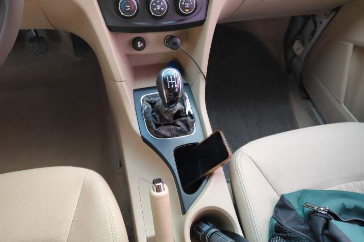 Used Baojun 730 2016 Revised 1.5L Manual Standard Version 7 Seats China V Emission Standard Gear Lever