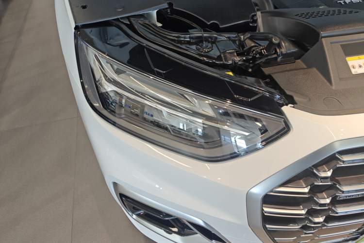 Used Audi Q5L 2021 40 TFSI Luxury Dynamic Edition Right Front Headlight