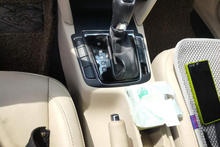 Used Skoda Superb 2013 1.8TSI Automatic MingShi Edition Gear Lever