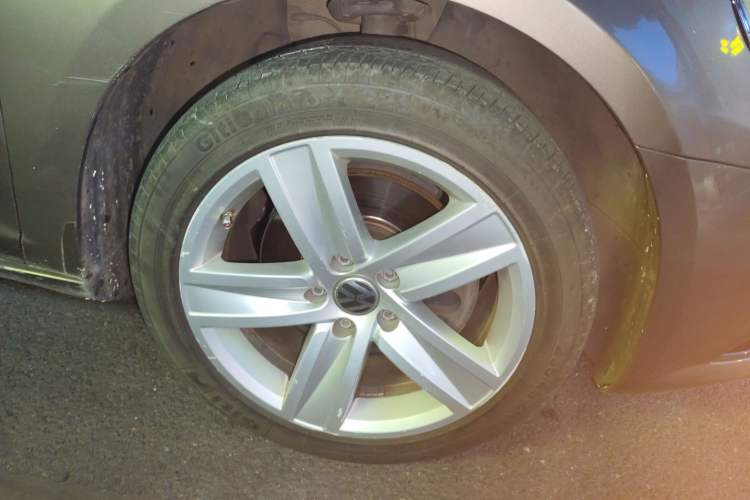 Used Volkswagen FAW-Volkswagen CC 2013 1.8TSI Prestige Model Right Front Wheel Hub