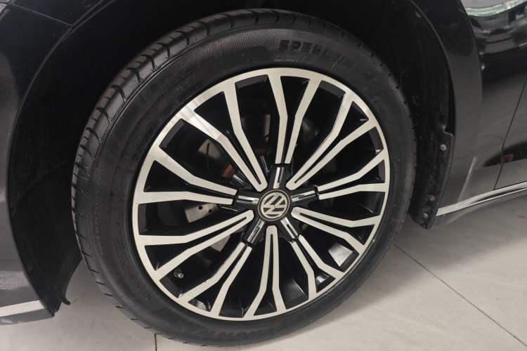 Used Volkswagen Phideon 2018 Revised Version 380TSI Two-Wheel Drive Business Edition Left Front Wheel Hub