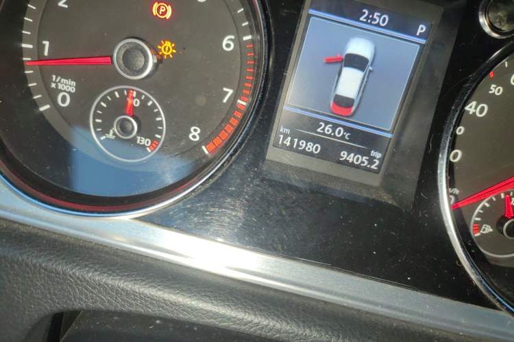 Used Volkswagen FAW-Volkswagen CC 2013 1.8TSI Luxury Model Odometer Close Up