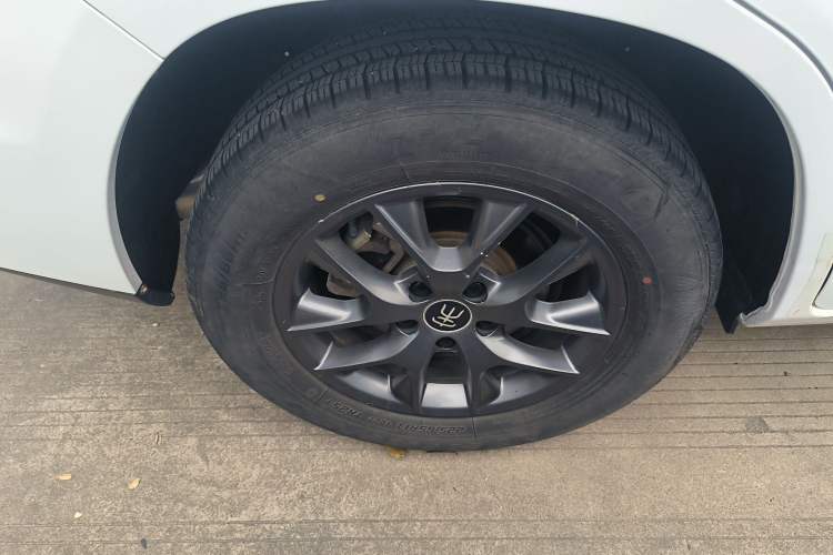 Used BYD Song 2020 Classic Edition 1.5T Automatic Elite Model Right Rear Wheel Hub