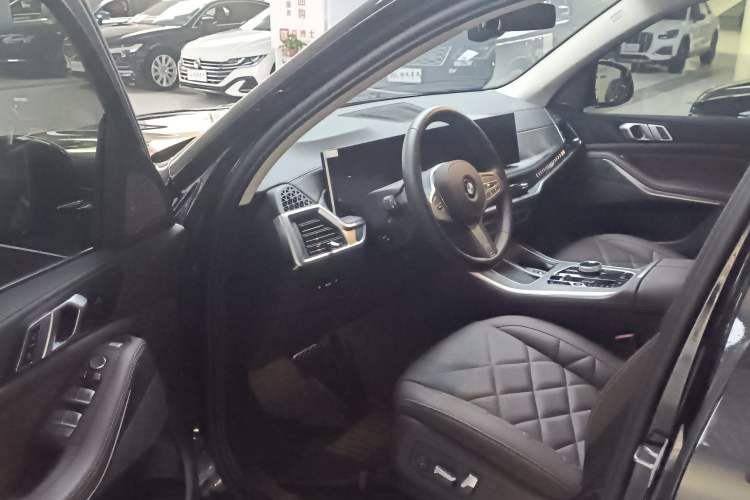 Used BMW X5 2023 xDrive 30Li M Sport Package
