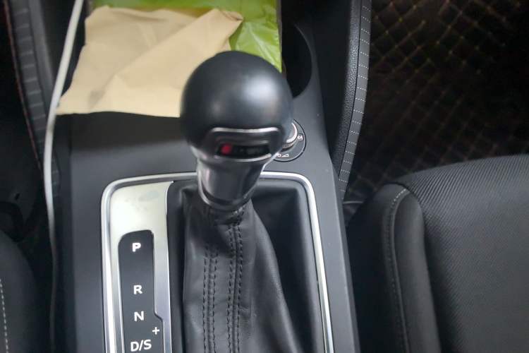 Used Audi Q2L 2018 35 TFSI Launch Exclusive Edition China VI Gear Lever