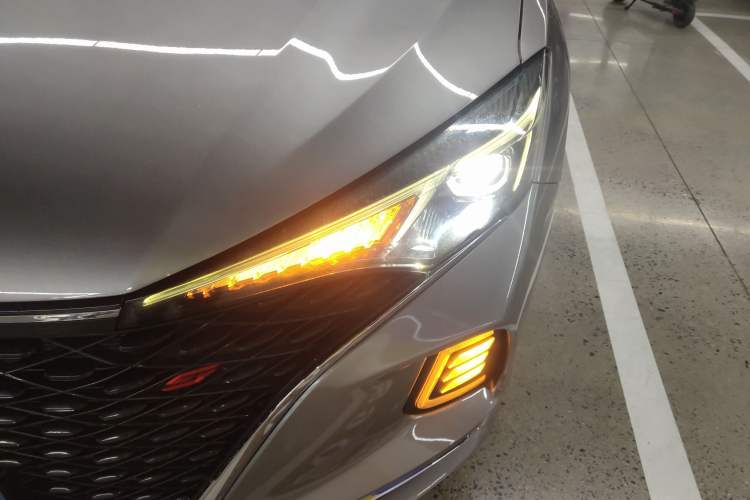 Used CHANGAN Eado 2020 PLUS Blue Whale NE 1.4T GDI DCT Flagship Model Left Front Headlight