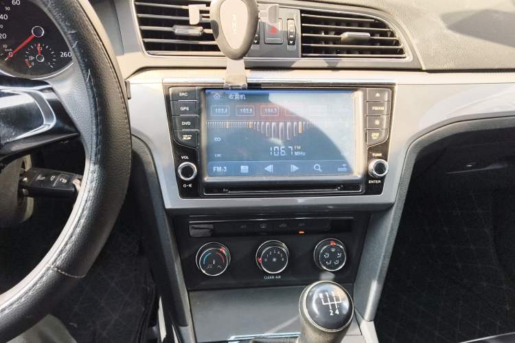 Used Volkswagen Lamando 2015 230TSI Manual Trend Edition
