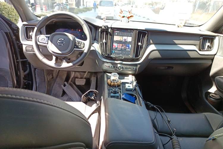 Used Volvo XC60 New Energy 2024 T8 Plug-in Hybrid Long-Range All-Wheel Drive Zhiyuan Polar Night Edition
