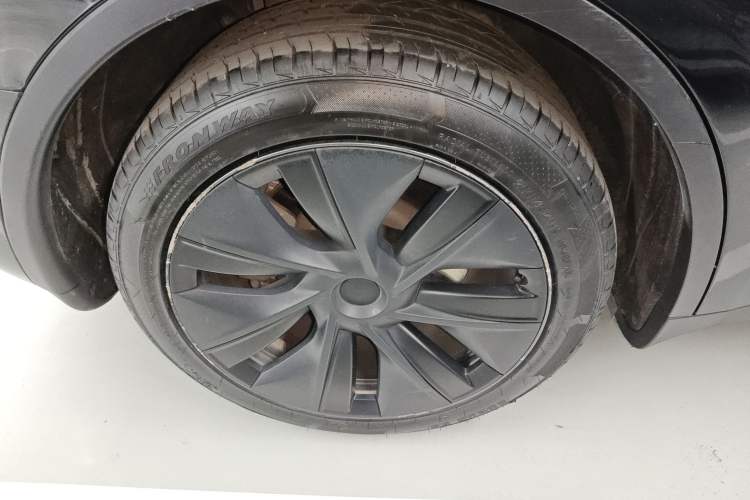 Used Tesla Model Y 2023 Rear-Wheel-Drive Version Right Rear Wheel Hub