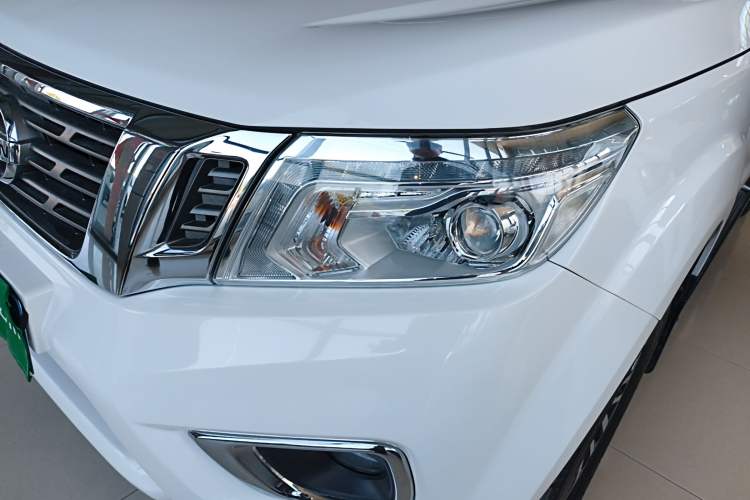 Used Nissan Navara 2021 2.5L Automatic 4x4 Premium Version QR25 Left Front Headlight