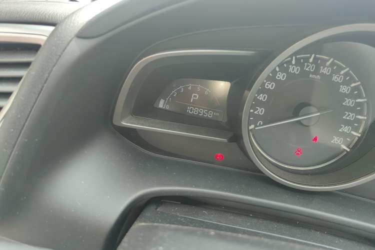 Used Mazda CX-4 2018 2.0L Automatic Two-Wheel Drive Blue Sky Dynamic Version China VI Standard Odometer Close Up