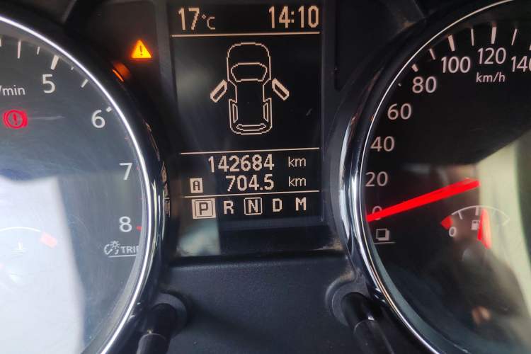 Used Nissan Qashqai 2011 2.0 XV Lea CVT 2WD Odometer Close Up