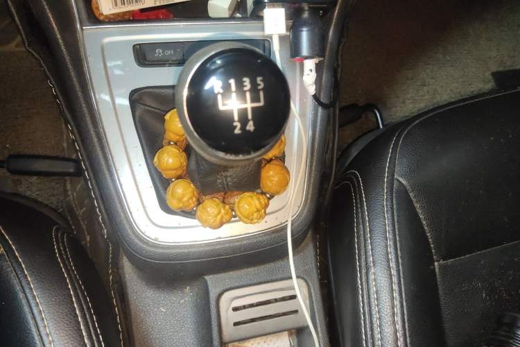 Used Volkswagen Lavida 2013 Revised Classic 1.6L Manual Fashion Edition Gear Lever